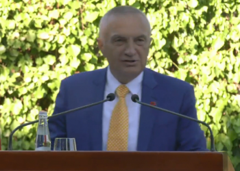 Miratimi i ligjit për statusin e gjyqtarëve e prokurorëve, Meta: Vendim tinzar, Kuvendi i hoqi kompetencat presidentit