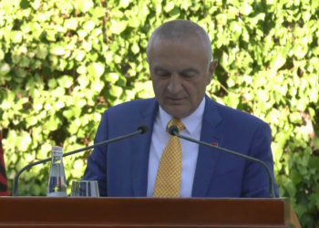 Marrëdhënia me ndërkombëtarët/ Meta: Meta: Jam kundër diplomatëve karagjoz që tallen me kushtetutën dhe kompetencat e mia
