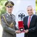 “Kalorës i Urdhrit të Flamurit”/ Dekorohet atasheu ushtarak italian, Meta: Dha kontribut të shkëlqyer!