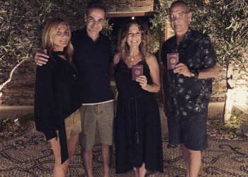 FOTO/ Yjet e Hollywood, Tom Hanks dhe Rita Wilson bëhen qytetarë grekë