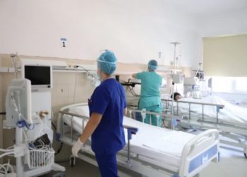 Infermierja e spitalit COVID-2: Ndonjëherë për pacientët jemi vetëm ne