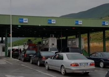 Fluks turistësh në kufirin e Morinës, në Shqipëri kanë hyrë 10 000 qytetarë nga Kosova në një ditë