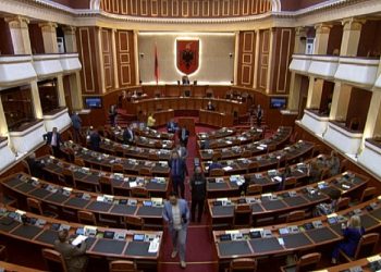 “Nuk jemi nxënës shkolle”, opozita parlamentare largohet nga Kuvendi, Ruçi: Rrugë të mbarë