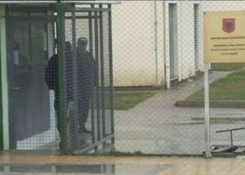 Arrestohet polici i burgut në Tiranë, përdorte kartën e punës për të furnizuar me karburant makinën e tij private
