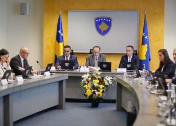 COVID-19/ Qeveria e Kosovës merr vendime drastike: Maska e detyrueshme për institucionet e bizneset, reduktim i punonjësve nëpër zyra