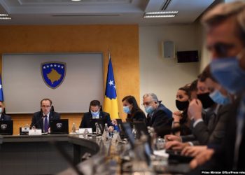 Kosova kthen kuifizimet për të moshuarit dhe maskat me detyrim, ja kush duhet të ketë vërtetim për COVID-19 në kufi