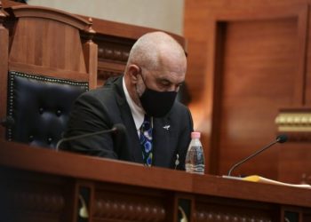 “Asnjë pakicë s’e merr dot peng shumicën kushtetuese”/ Rama-opozitës: Ejani nesër në KP. Jo dëngla kërcënuese