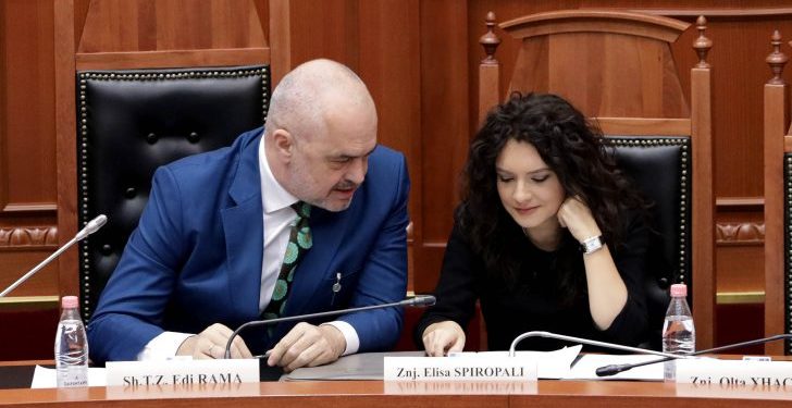 Qeveria i përgjigjet zëdhënësit të PPE: Mos e fyej parlamentin shqiptar në emër të Bashës