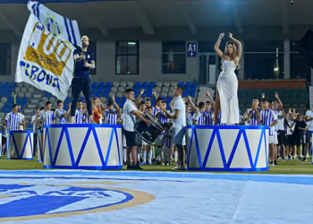 VIDEO/ “Bardh’ e Blu”, publikohet kënga për 100- vjetorin e KF Tiranës, tifozët emocionohen me fjalët e Agustin Kolës