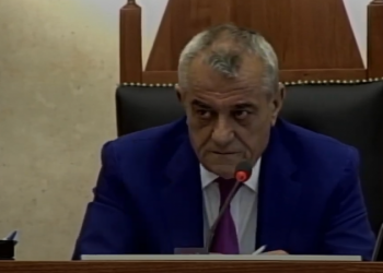 Ruçi i përgjigjet Murrizit për draftin e “Zgjedhores”: Kam 15 ditë që ju kam lajmëruar, është produkt i një konsultimi të gjerë politik