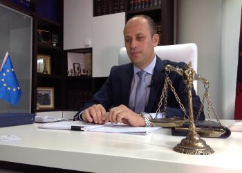 Covid futet në Gjykatën e Posaçme, infektohet kreu i saj, Sandër Simoni