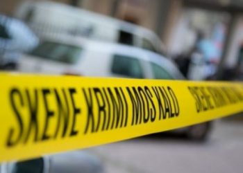 Vrasje makabër në Kosovë, dyshohet se djali i ka prerë kokën të atit me sëpatë