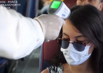 Transporti ndërqytetas rikthehet në punë, Rama: Respektoni protokollin e sigurisë, rreziku është ende prezent