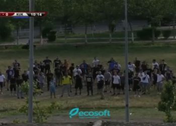U mblodhën të bënin tifo për Tiranën jashtë stadiumit, policia i procedon, gjobë edhe lokalit ku panë ndeshjen