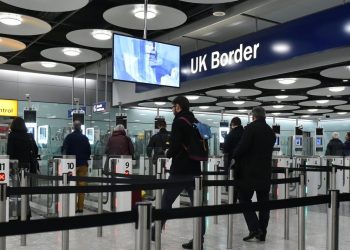 Britania e Madhe hap kufijtë me 57 vende të botës: Shqipëria sërish jashtë, lejon Serbinë dhe Greqinë