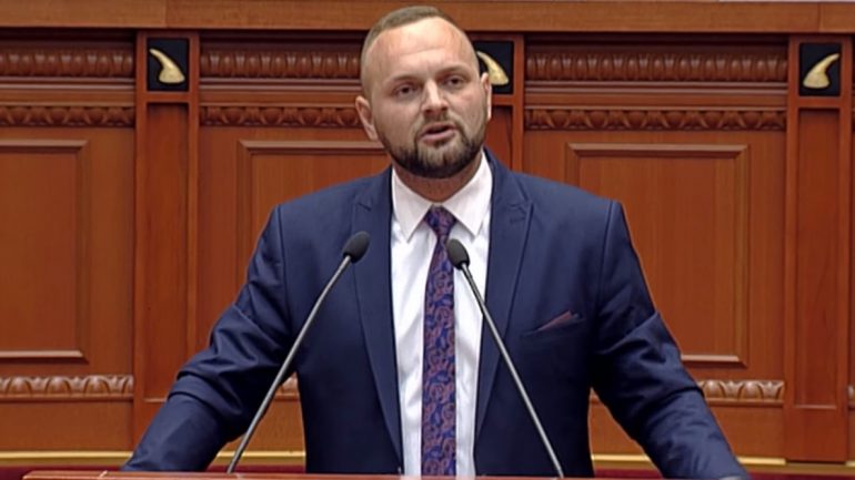 "Lobimi 700 mijë dollarë", ish-deputeti kallëzon në SPAK Metën, Kryemadhin dhe Tavon