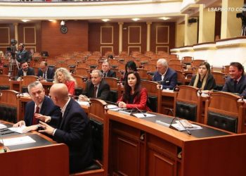 Nga Murrizi, tek Valteri e Ralf Gjoni, zbulohen 6 deputetët që votuan kundër paktit “5 Qershorit”