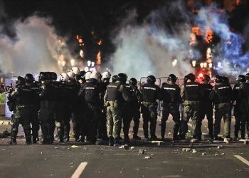 Protestat e dhunshme në Serbi, Vuçiç tërhiqet nga vendosja e orës policore