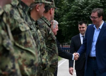 SHBA po armatos Kosovën, frikësohet Serbia dhe kërkon avionë bombardues