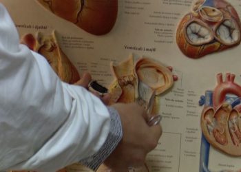 Covid-19/Operohet nga zemra pacientja e parë me virus në Shqipëri