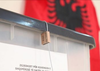 Të keqinformosh duke “gjykuar”