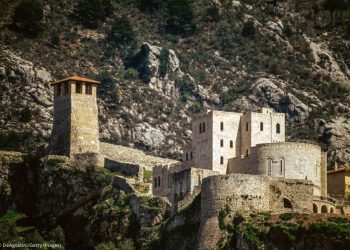 U dëmtuan nga tërmeti, SHBA ofron 800 mijë dollarë për restaurimin e kalave