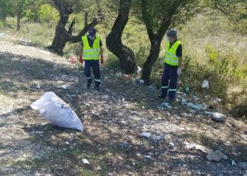 Foto/ Pika kufitare në Kakavijë pas radhëve të gjata, Bashkia Gjirokastër në detyrë