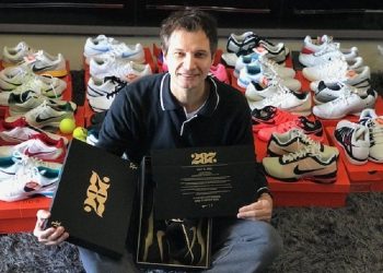 Fansi i çmendur i Federer, koleksion me 29 palë atlete origjinale të tenistit