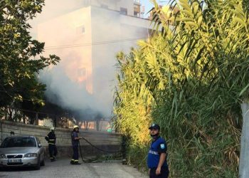 Durrës/ Qytetarët lajmërojnë policinë për zjarr