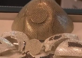 Më vlerë 1.5 milion dollarë, maska e veçantë anticovid-19 që porositi biznesmeni kinez