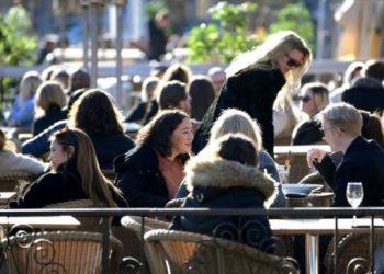 Epidemiologu kryesor i Suedisë “befason” sërish: Maskat, të rrezikshme, nuk duhet të mbështetemi tek to