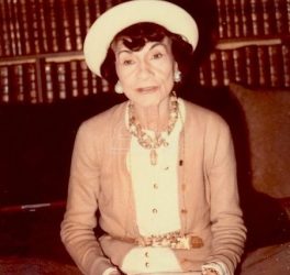 Si sot, më 19 gusht, lindi Coco Chanel, vdiq Augusti dhe u vetëvra Toni Scott