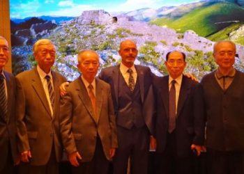 Ambasadori i Shqipërisë në Kinë mbledh ish-ambasadorët në Tiranë: Të dashuruar me Shqipërinë