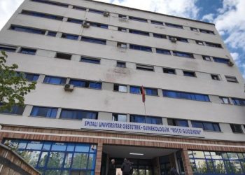 Nëna me koronavirus sjell në jetë fëmijën te “Koço Gliozheni”
