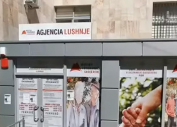 Punonjësi rezultoi pozitiv me COVID-19, mbyllet Agjencia e Sigurimeve Shëndetësore në Lushnje