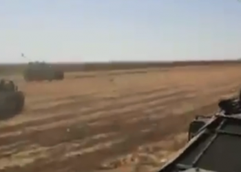 VIDEO/ Situatë lufte në Siri, makinat ushtarake ruse dhe amerikane “përplasen” me njëra-tjetrën