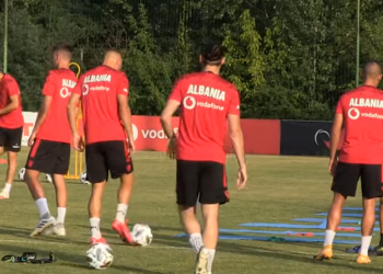 Kombëtarja shqiptare nis seancën e parë stërvitore, konfirmohet mungesa e Kumbullës për shkak të…