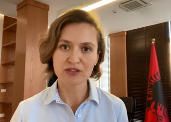Del “Udhëzuesi për fillimin e vitit të ri shkollor”, Shahini: Ja si do të veprohet nëse nxënësi apo mësuesi do të dalë me COVID