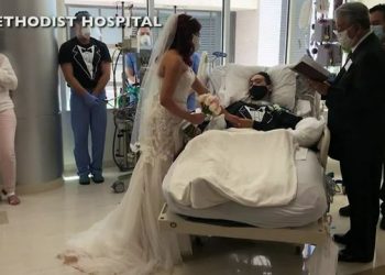 VIDEO/ Burri infektohet me Covid-19 para dasmës, partnerja e bën kurorëzimin në spital