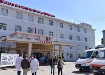 COVID-19 në Fier/ 7 nga të prekurit u infektuan në një funeral