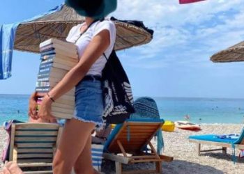 Një nderim për vajzat që punojnë, e reja në Jalë që bën shitësen lëvizëse të librave