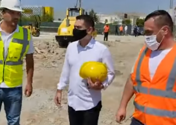 Rindërtimi i shkollës në Shijak, Ahmetaj: Të punohet me tre turne, kemi premtuar se do jetë gati me 26 nëntor
