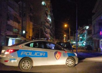 Durrës/ Po ecte me gjyshen, makina me shpejtësi të lartë përplas një fëmijë në bulevardin “Dyrrah”