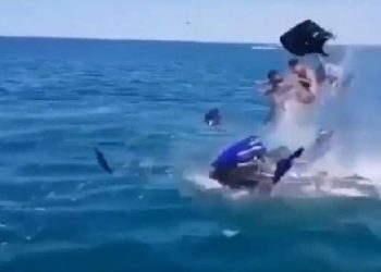 Motori i uji përplaset me shkëmbin në Shëngjin, plagoset rëndë një person
