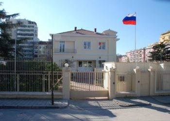 Ambasada ruse në Tiranë konfirmon zbulimin e vaksinës antiCOVID: I ka kaluar të gjitha kontrollet, e disponueshme në Janar