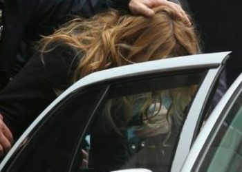 I kërkoi 1.5 mln lekë për ta punësuar në universitet, arrestohet 47-vjeçarja që hiqej si pedagoge