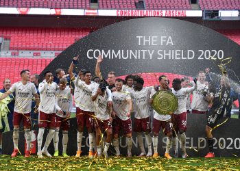 VIDEO/ Arsenali shtang Liverpoolin në finale, Klopp humb trofeun e parë të sezonit