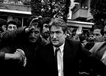 ‘Shpjegimet’ e Berishës dhe Gazidedes për firmat piramidale, hapjen e depove dhe gjithë ‘97: Komploti grek për aneksimin e Jugut