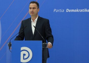 Akuzat e PD: Qeveria pa strategji për vitin e ri shkollor, Ministria me pushime
