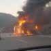 VIDEO+FOTO/ Merr flakë në ecje e sipër një autobus. Frikë dhe panik tek udhëtarët në Paskuqan